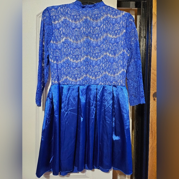 Mini lace body satin skirt dress - Picture 4 of 6